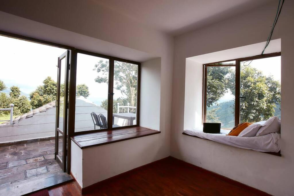 Ghost Villa Pokhara With Mountain View 20Mins From Main Area Ranipauwa Exterior photo